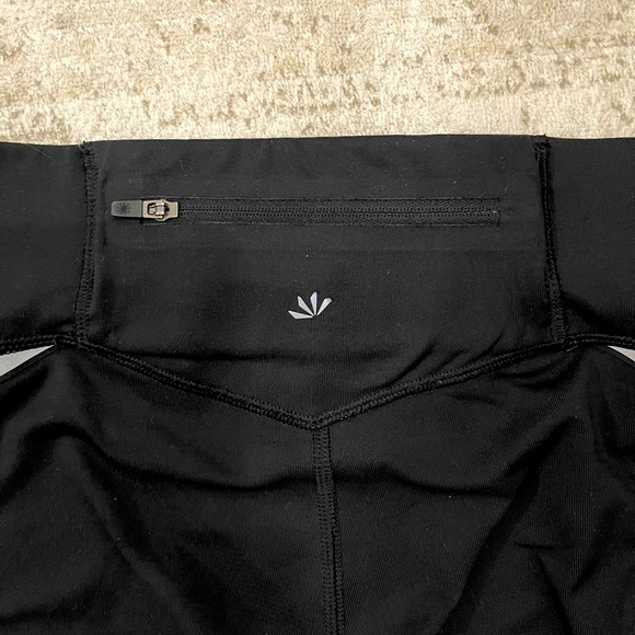 Athleta Reflective Stride Legging Pant. - Picture 9 of 9